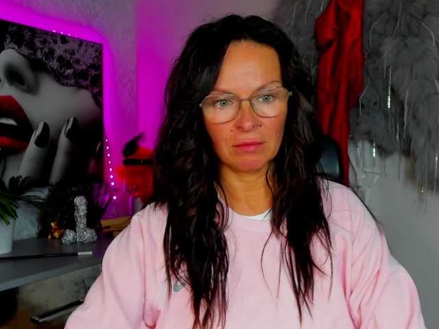 HelenSHOW1 live cam on UnifiedCams