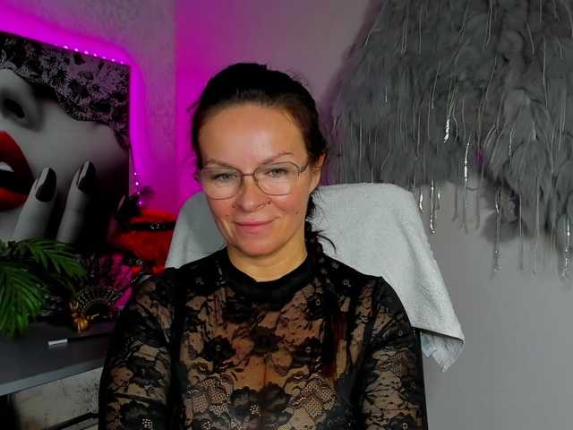 HelenSHOW1 live cam on BongaCams