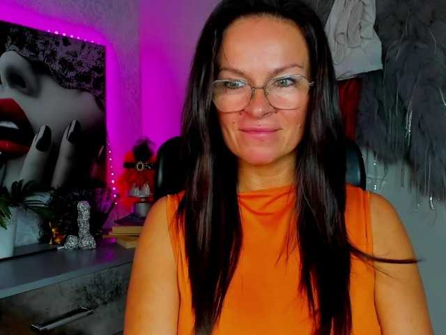 HelenSHOW1 live cam on BongaCams