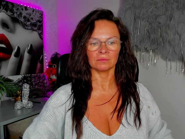 HelenSHOW1 live cam on BongaCams