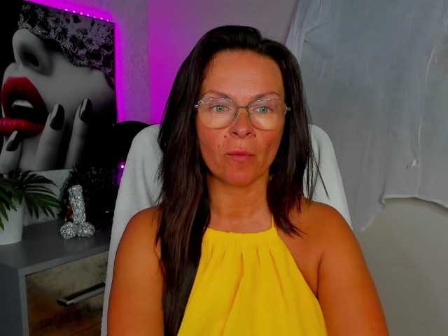 HelenSHOW1 live cam on BongaCams