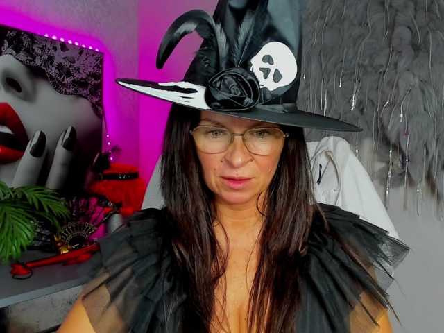 HelenSHOW1 live cam on BongaCams