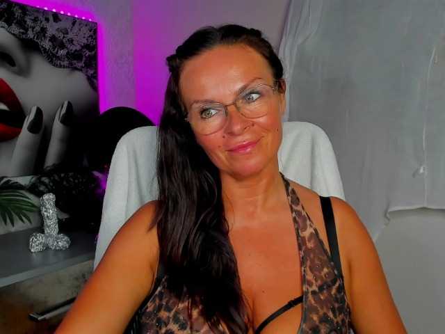 HelenSHOW1 live cam on BongaCams