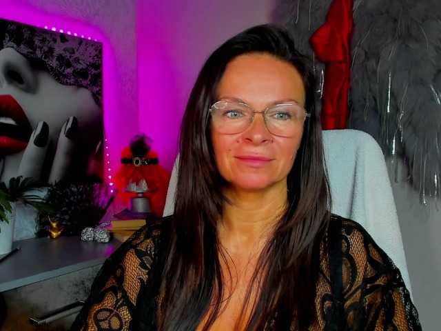HelenSHOW1 live cam on BongaCams
