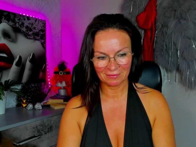 HelenSHOW1 live cam on BongaCams