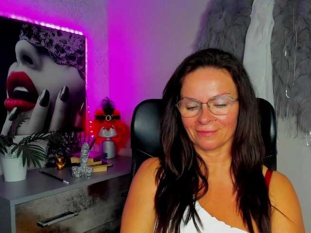 HelenSHOW1 live cam on BongaCams