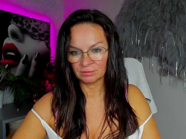 HelenSHOW1 live cam on BongaCams