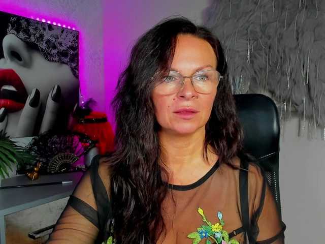 HelenSHOW1 live cam on BongaCams