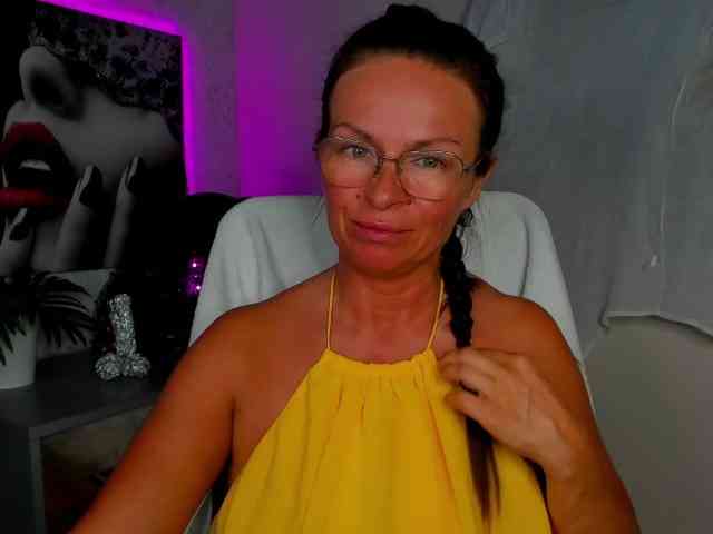 HelenSHOW1 webcam