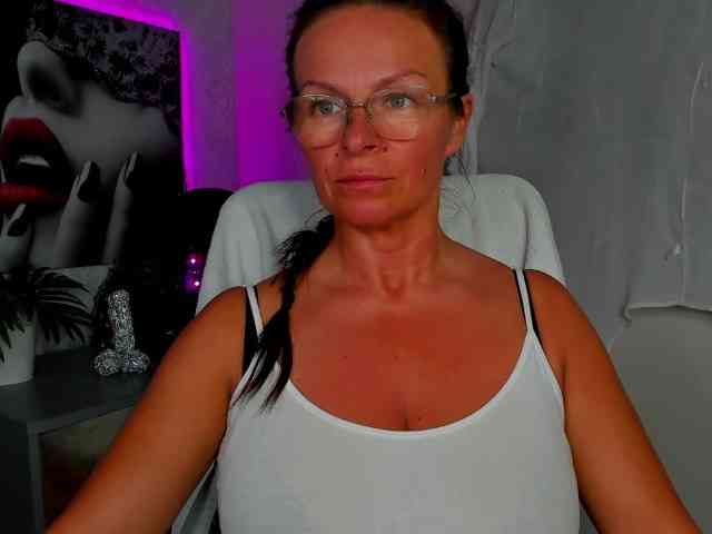 HelenSHOW1 webcam