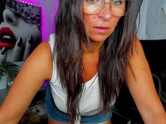 HelenSHOW1 webcam
