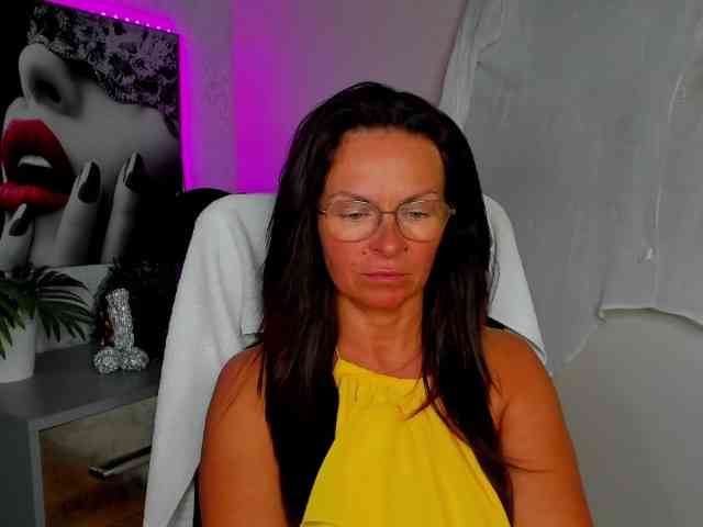 Model: HelenSHOW1