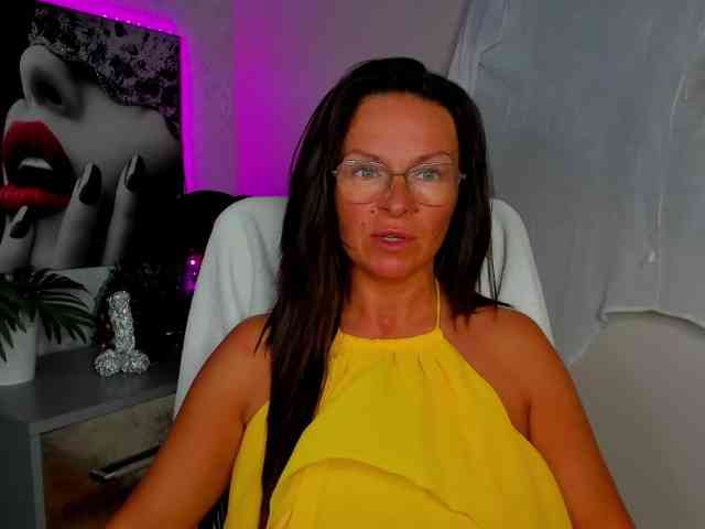 Model: HelenSHOW1
