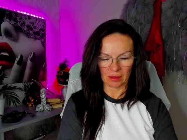Model: HelenSHOW1