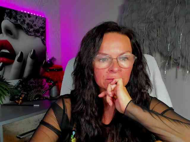 Model: HelenSHOW1