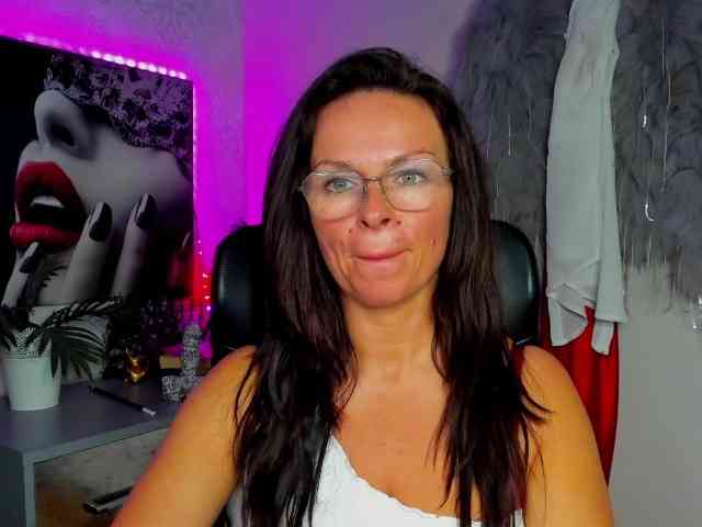 HelenSHOW1 webcam