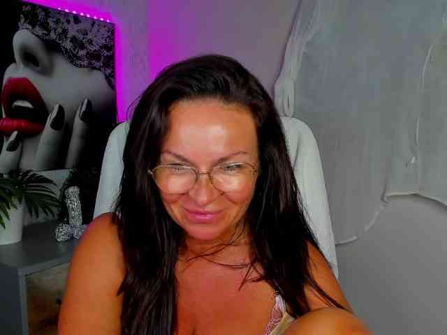 Model: HelenSHOW1
