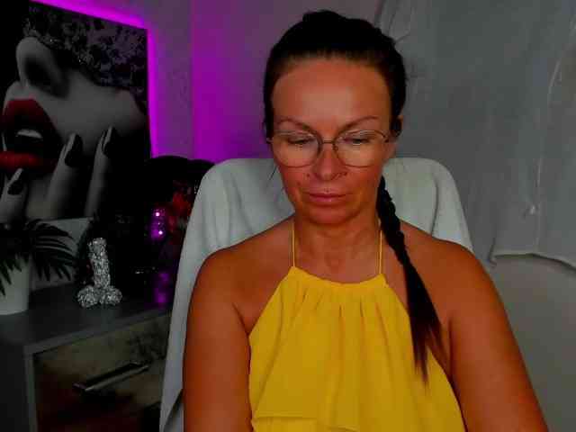 Model: HelenSHOW1