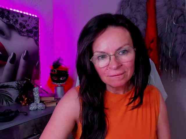 Model: HelenSHOW1