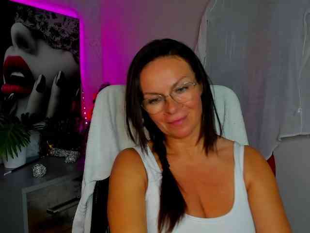 Model: HelenSHOW1