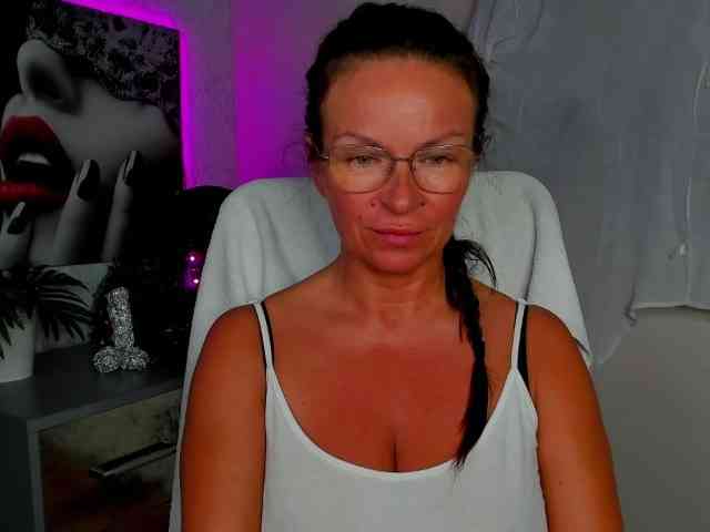 Model: HelenSHOW1