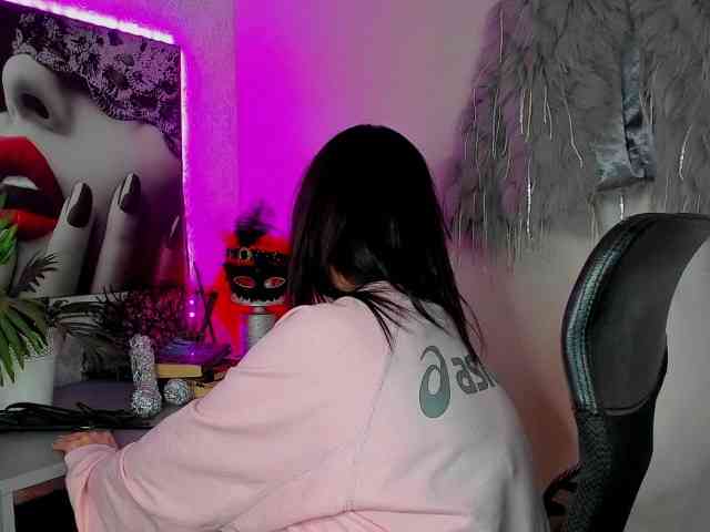 HelenSHOW1 Live Webcam on BongaCams