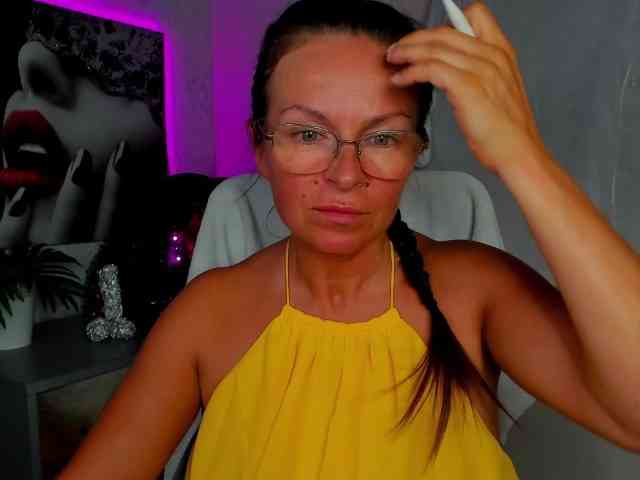 HelenSHOW1 webcam