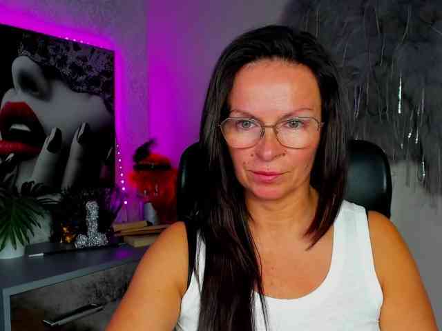 Model: HelenSHOW1