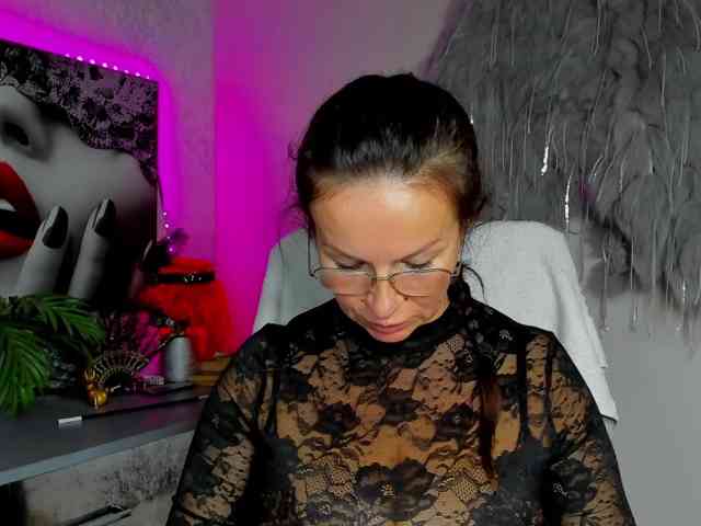 Model: HelenSHOW1