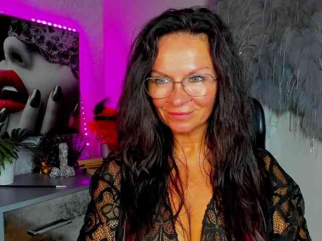 HelenSHOW1 webcam