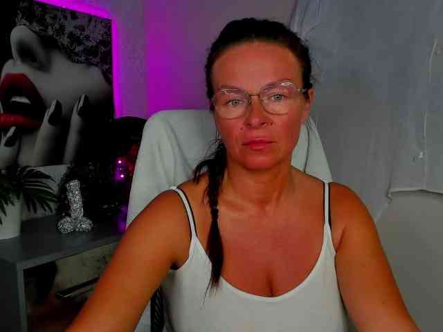 HelenSHOW1 webcam
