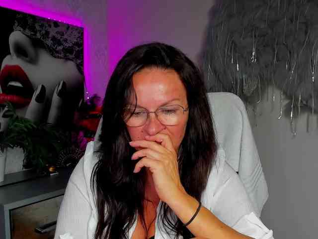 Model: HelenSHOW1
