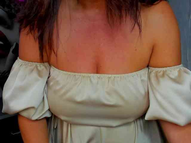 HelenSHOW1 Live Webcam on BongaCams