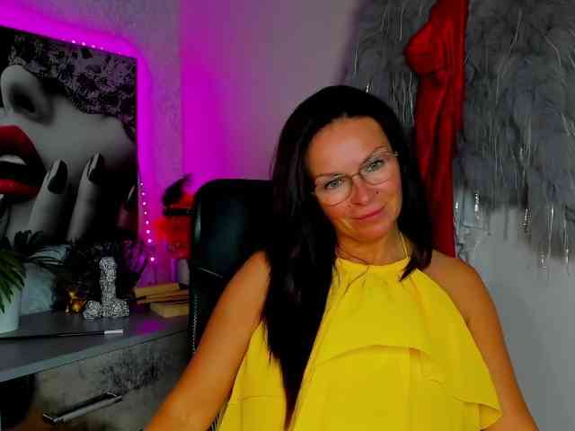 Model: HelenSHOW1