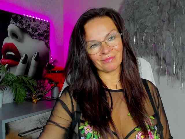 Model: HelenSHOW1