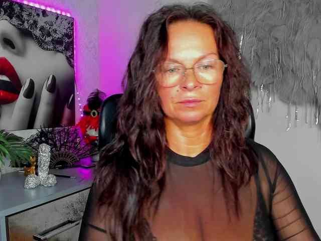 Model: HelenSHOW1