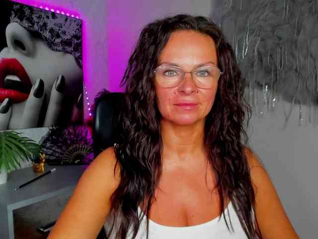 HelenSHOW1 webcam