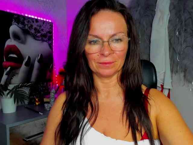 Model: HelenSHOW1