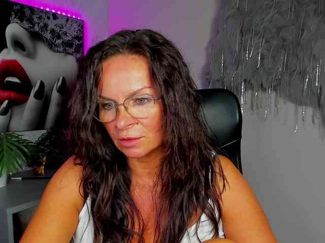 Model: HelenSHOW1