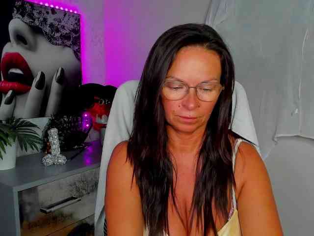 Model: HelenSHOW1