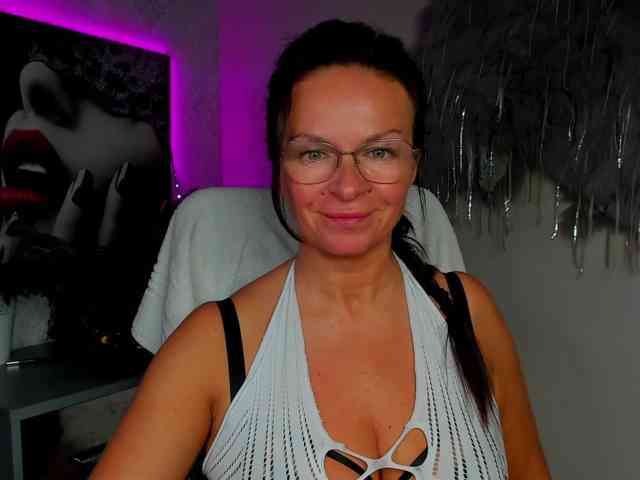 HelenSHOW1 webcam
