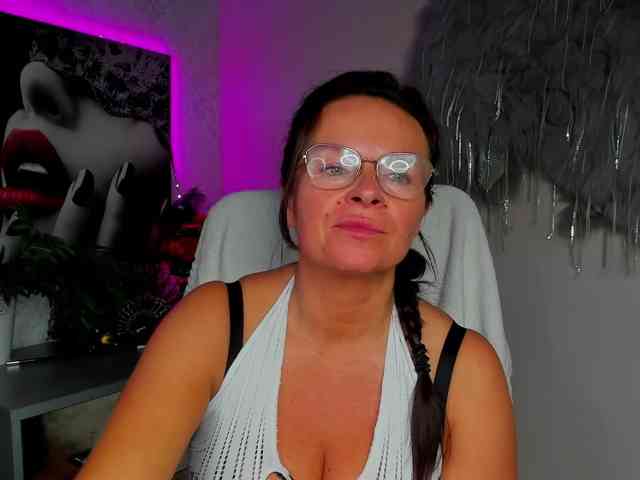 HelenSHOW1 webcam