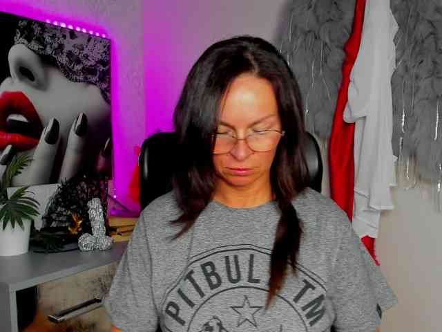 Model: HelenSHOW1