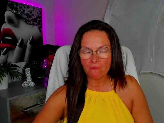 HelenSHOW1 webcam
