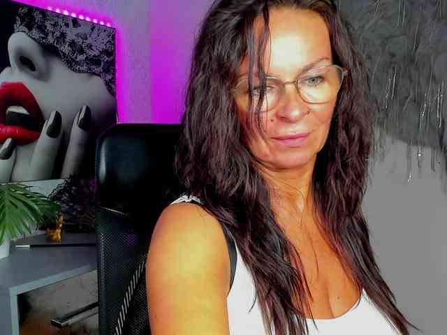 Model: HelenSHOW1