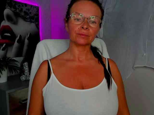 HelenSHOW1 webcam