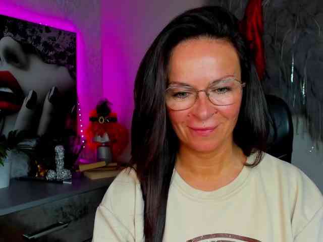 HelenSHOW1 webcam