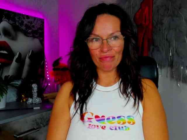 HelenSHOW1 webcam