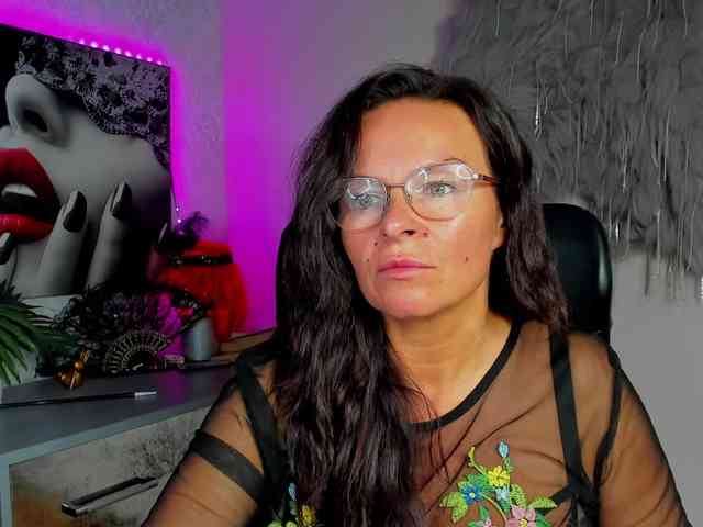 Model: HelenSHOW1