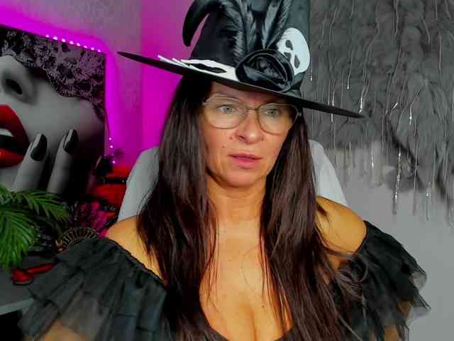 Model: HelenSHOW1